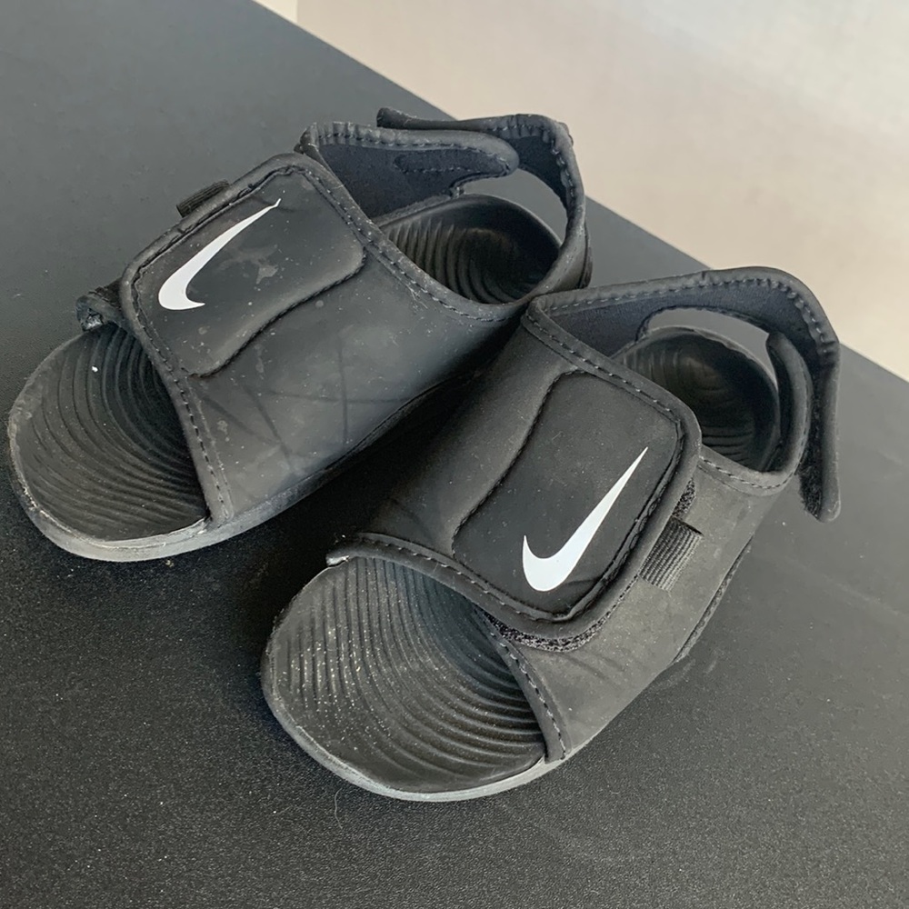 Nike Velcro slide. Toddler 8C